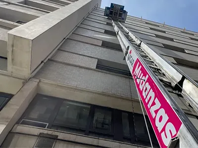 MUDANZAS CON GRÚA ELEVADORA: LA SOLUCIÓN PERFECTA PARA TRASLADAR MUEBLES EN ALTURA